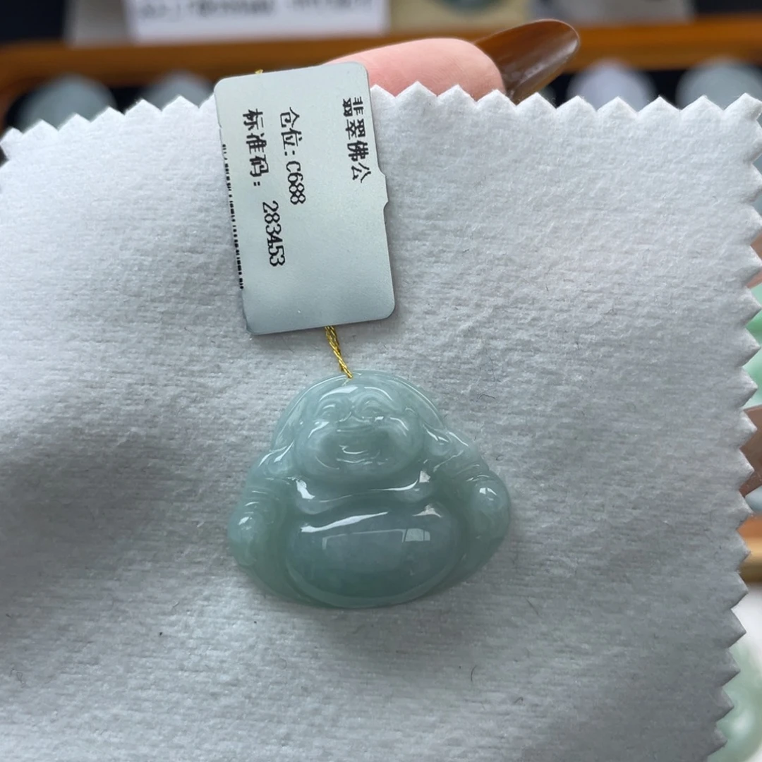 翡翠未镶嵌颈饰佛公