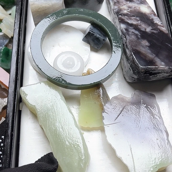 和田玉（糖玉）和田玉边角料9K金镶嵌千****行