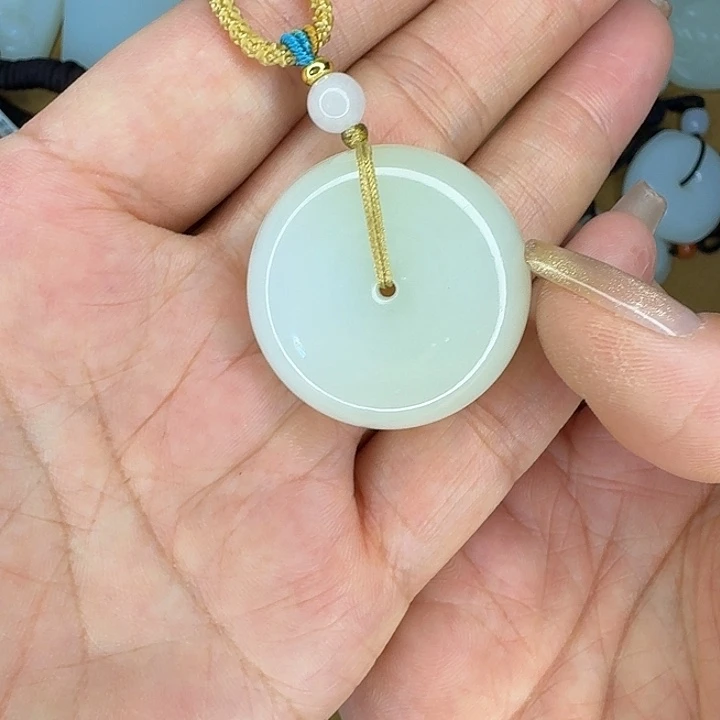 和田玉未镶嵌吊坠(赠链)