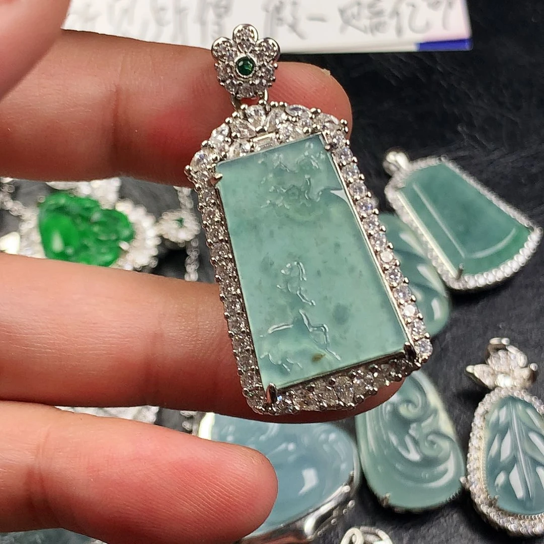 翡翠未镶嵌颈饰一路发