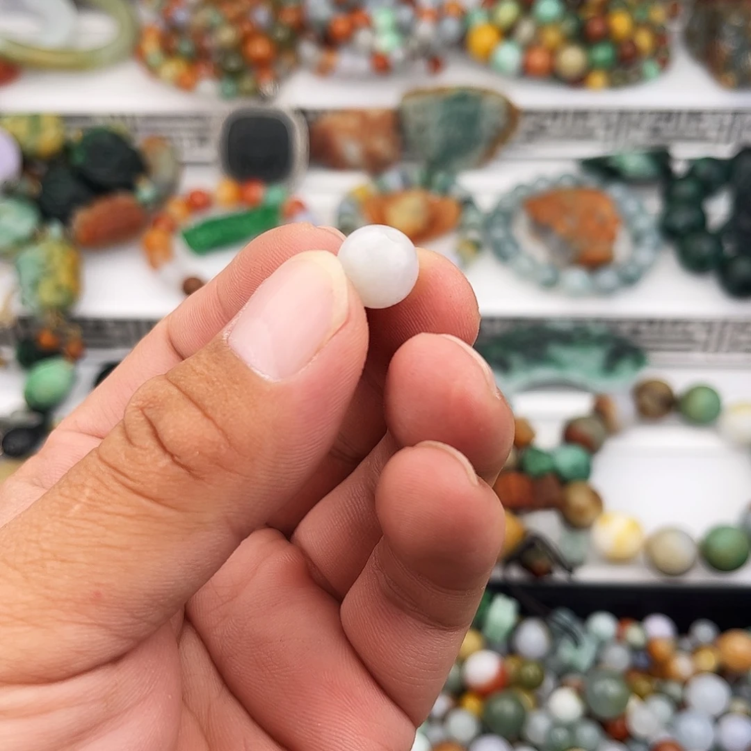 散珠翡翠是**吖翡翠珠子