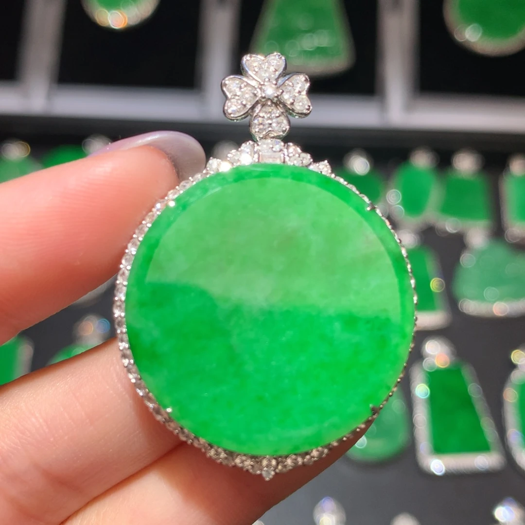 翡翠颈饰18K金镶嵌翡翠