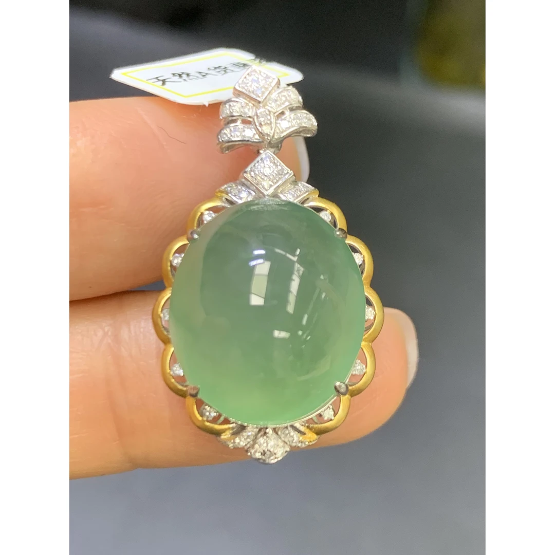 冰绿底蛋面吊坠天然翡翠A货裸石：16.6*14.3*9.2mmXW2.13镶嵌气质