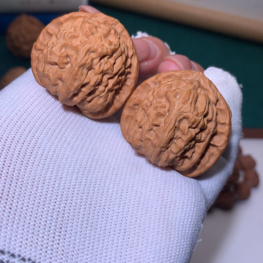 文玩核桃把件白狮子