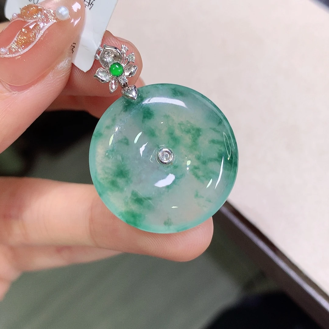 翡翠18K金镶嵌颈饰
