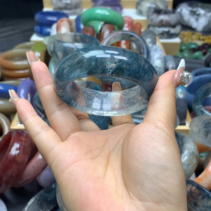 未镶嵌手镯石英质玉芒*