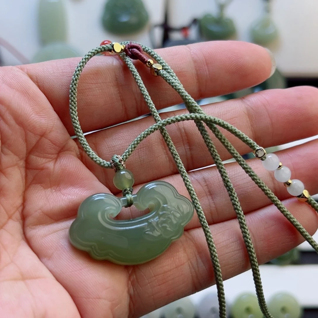 吊坠(赠链)未镶嵌和田玉666