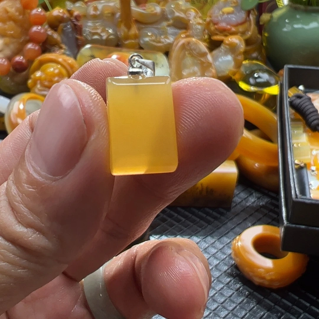 石英质玉未镶嵌颈饰