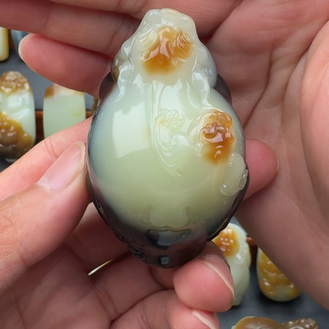 青***落和田玉未镶嵌颈饰