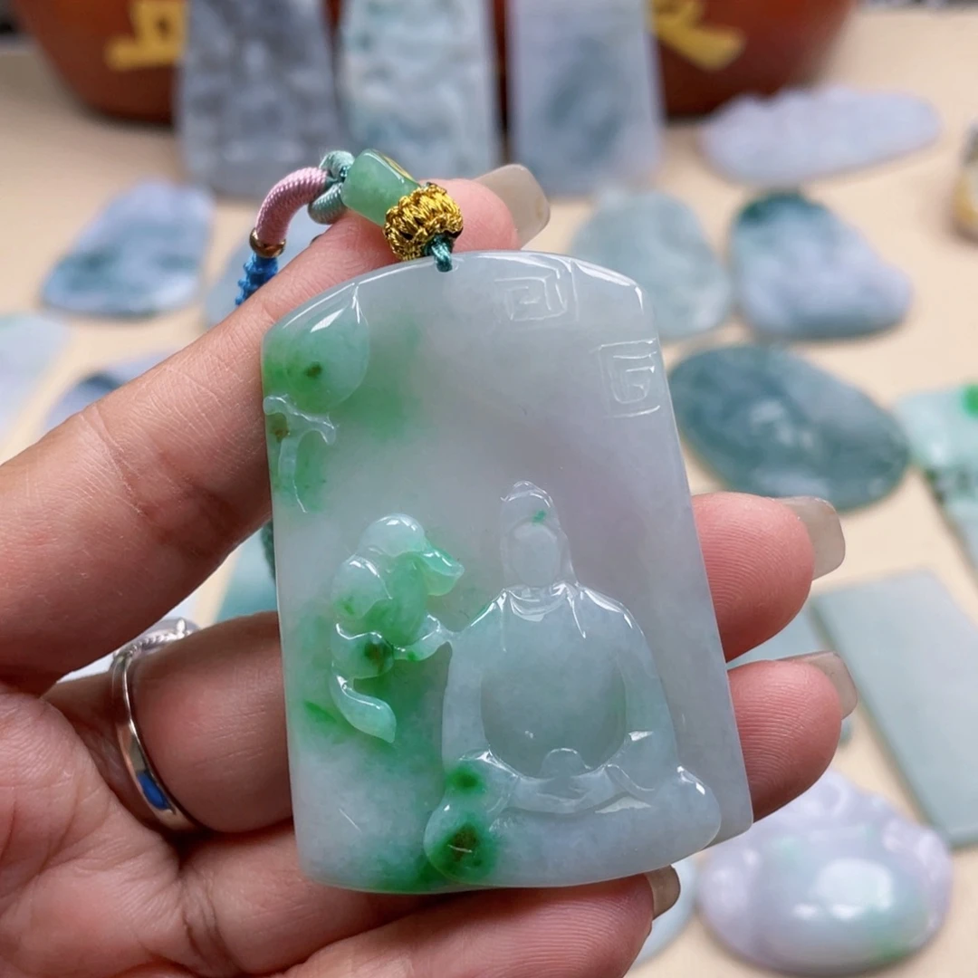 翡翠未镶嵌颈饰观音
