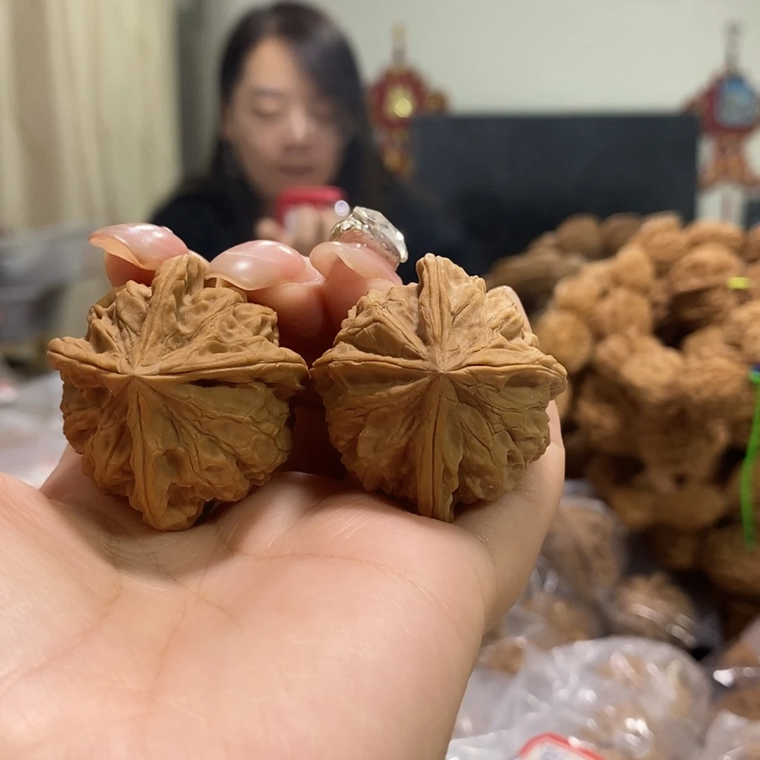 把件文玩核桃边35边37玉玺四棱有虫爬