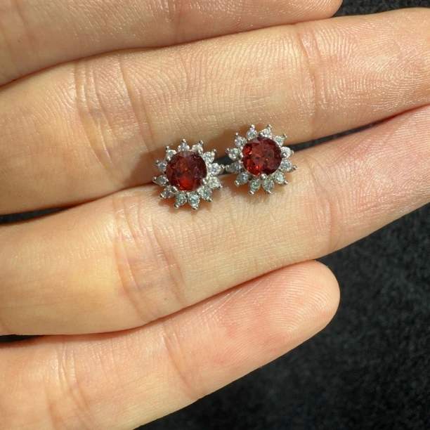 925银石榴石太阳花耳钉