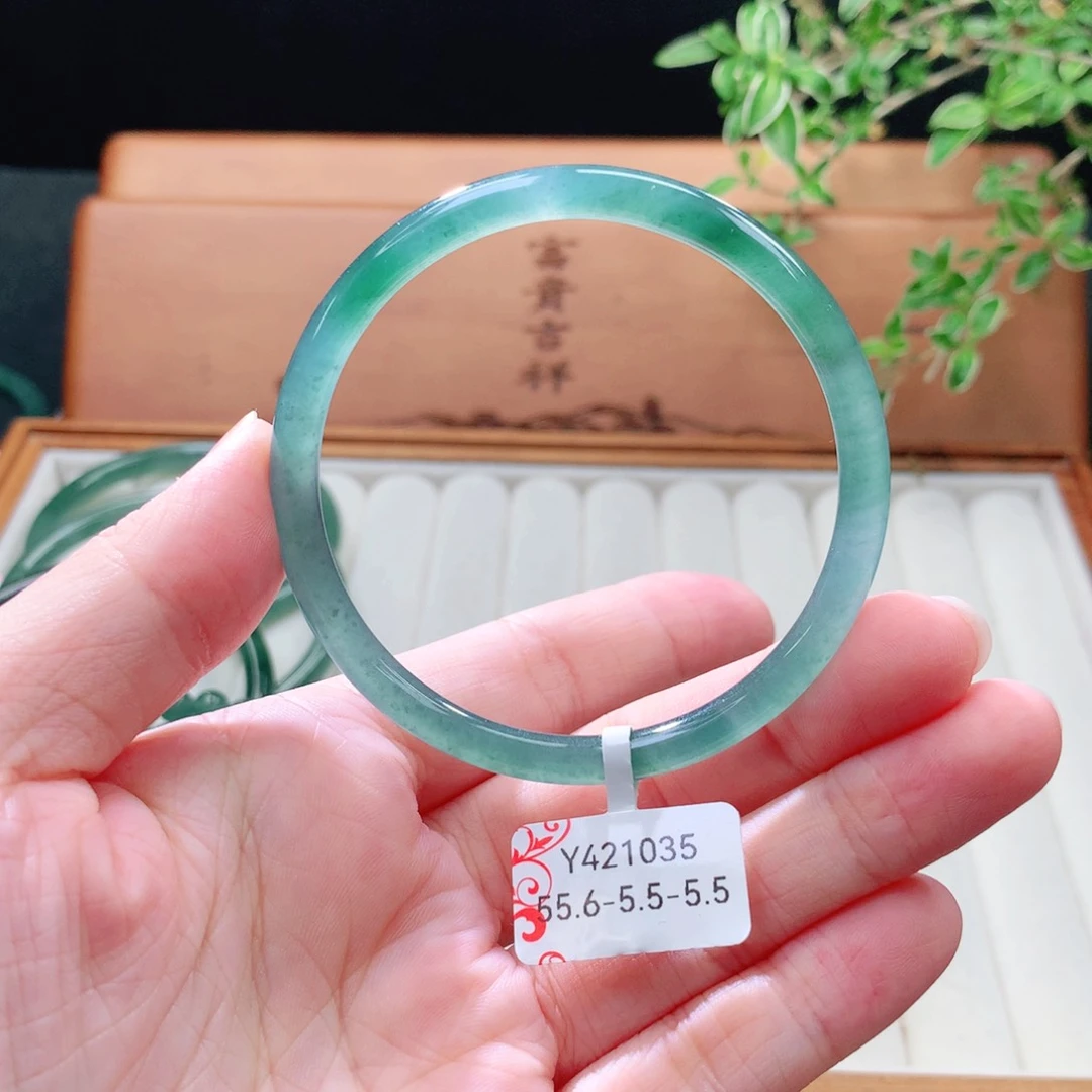 未镶嵌手镯（圆镯）翡翠