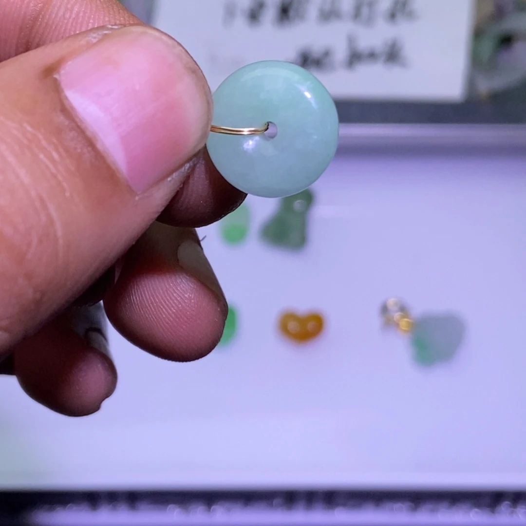 翡翠未镶嵌颈饰吊坠