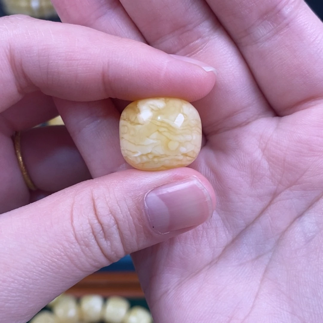 嘎***脆蜜蜡未镶嵌珠宝奇石