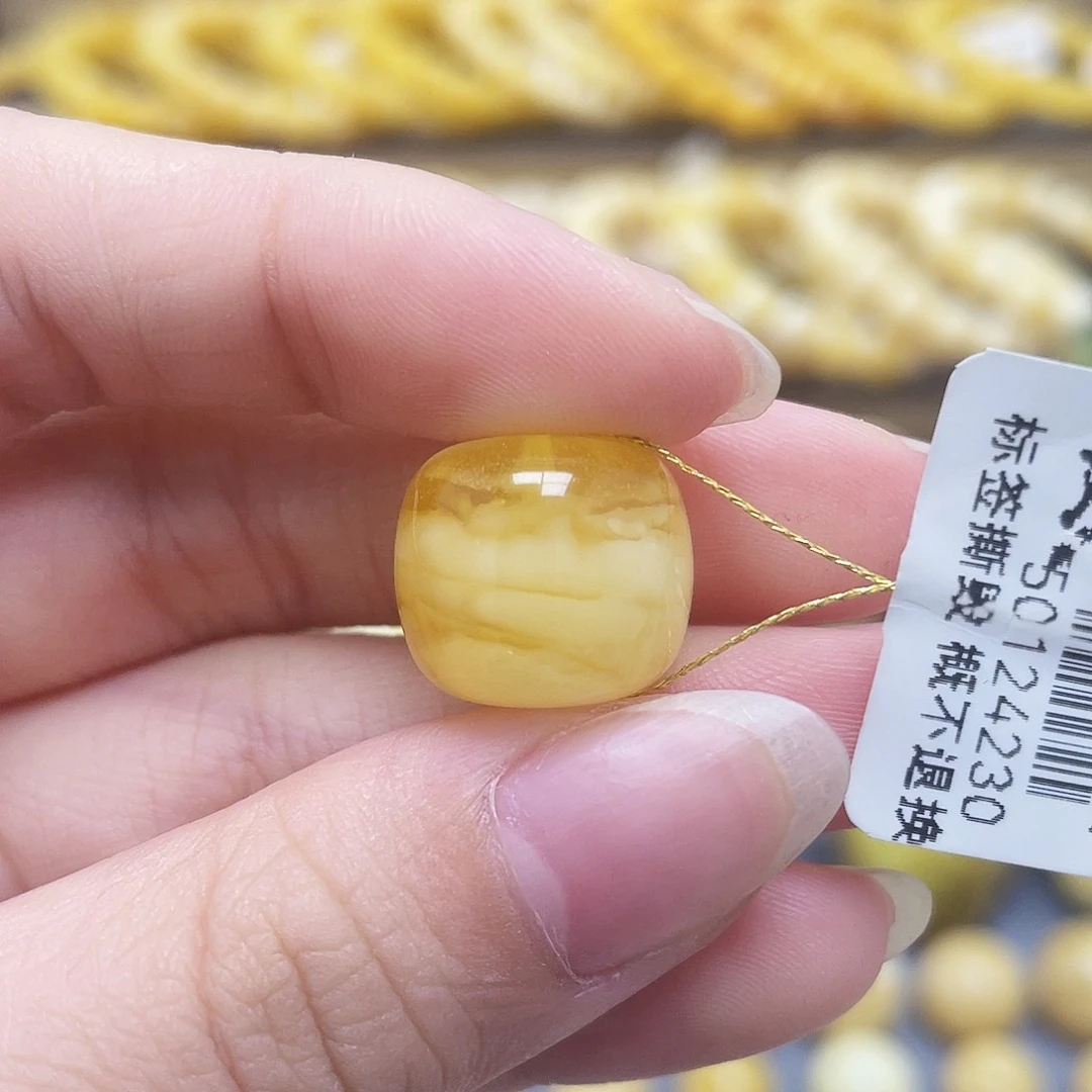 未镶嵌琥珀裸石15.3*13.6mm老型微瑕