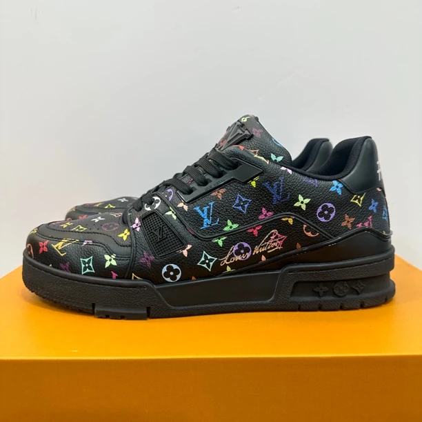 99新 LouisVuitton/路易威登 41码 秀款 trainer黑三彩黑武士板鞋