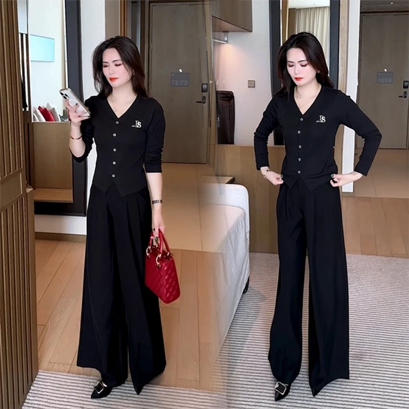 早春季设计感小众洋气时尚气质小个子休闲减龄长袖T恤春秋显瘦