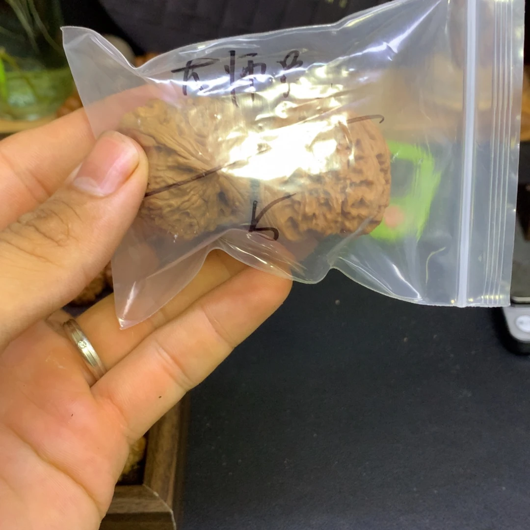 大***″文玩核桃吊坠核桃