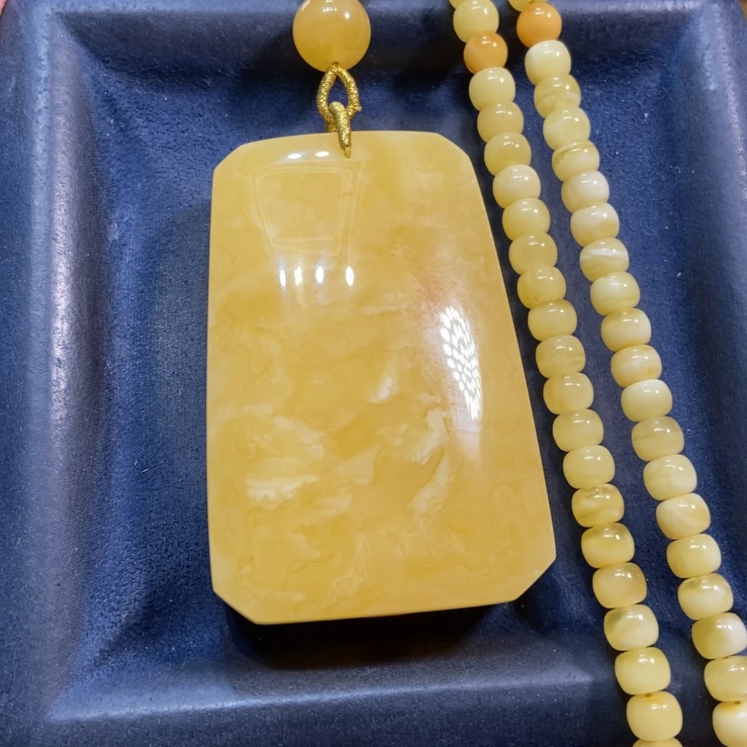 琥珀未镶嵌颈饰蜜蜡