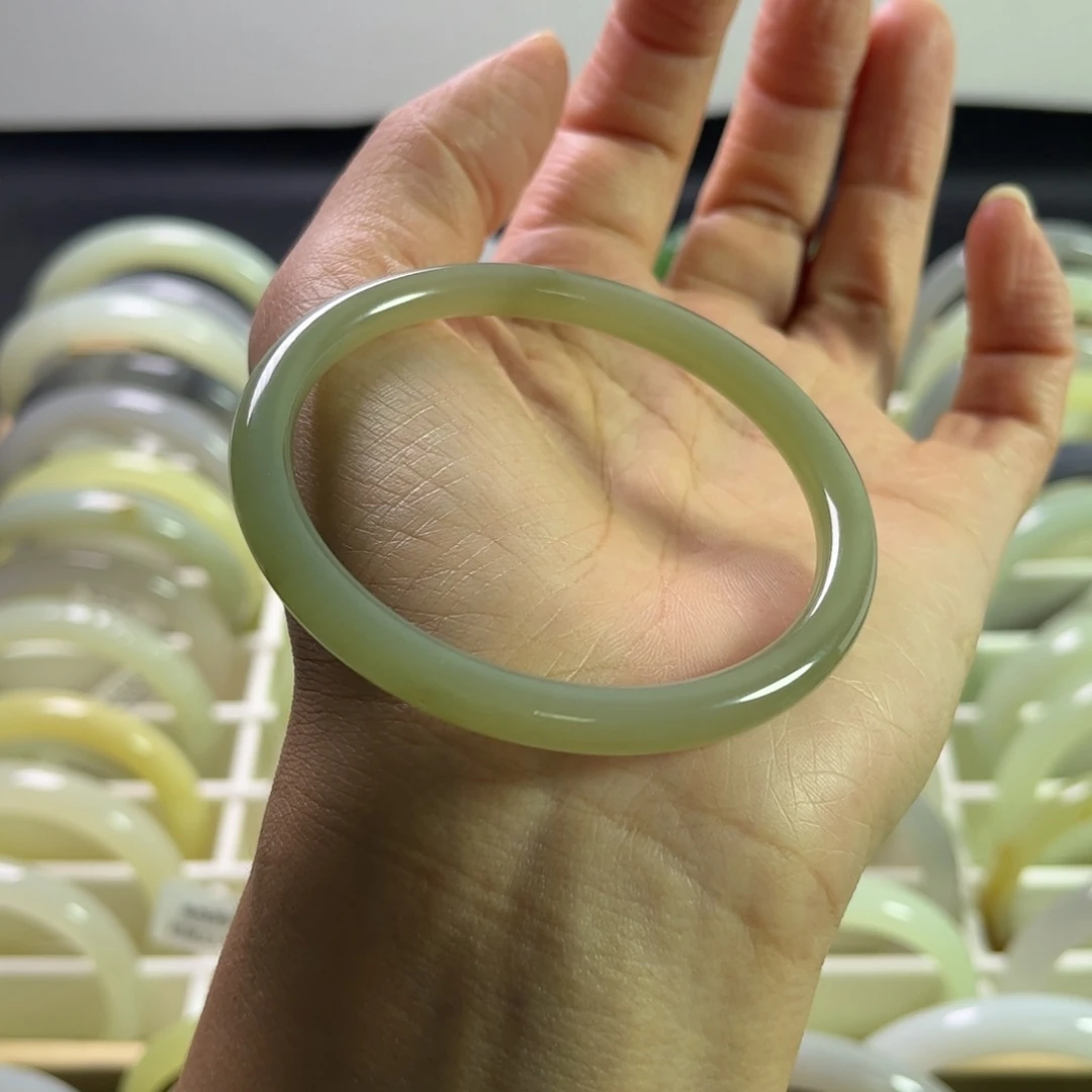 和田玉未镶嵌手镯56.5圈