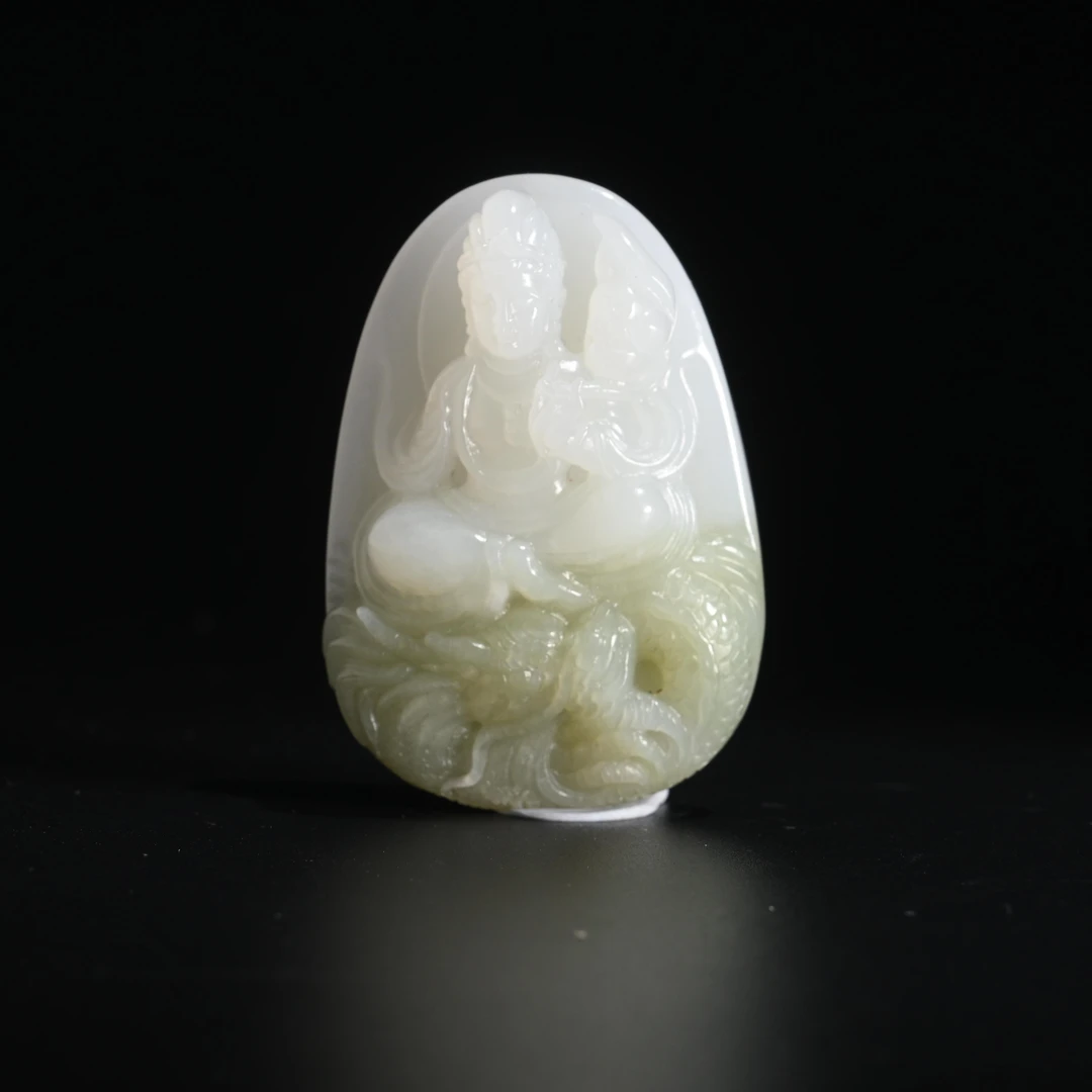 lot3和田玉翠青持莲观音挂牌/保利