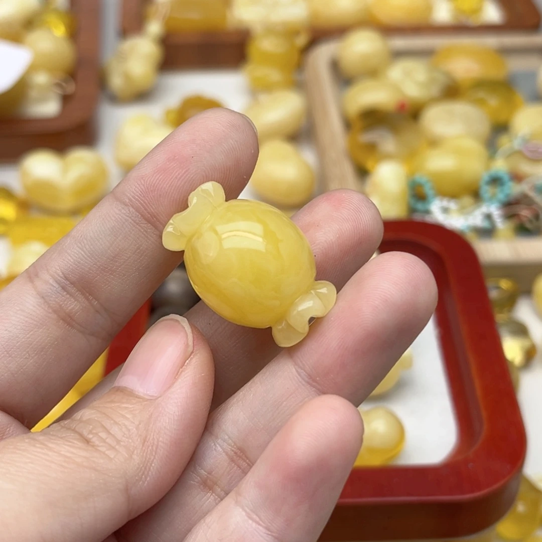 n***暖蜜蜡未镶嵌裸石配饰