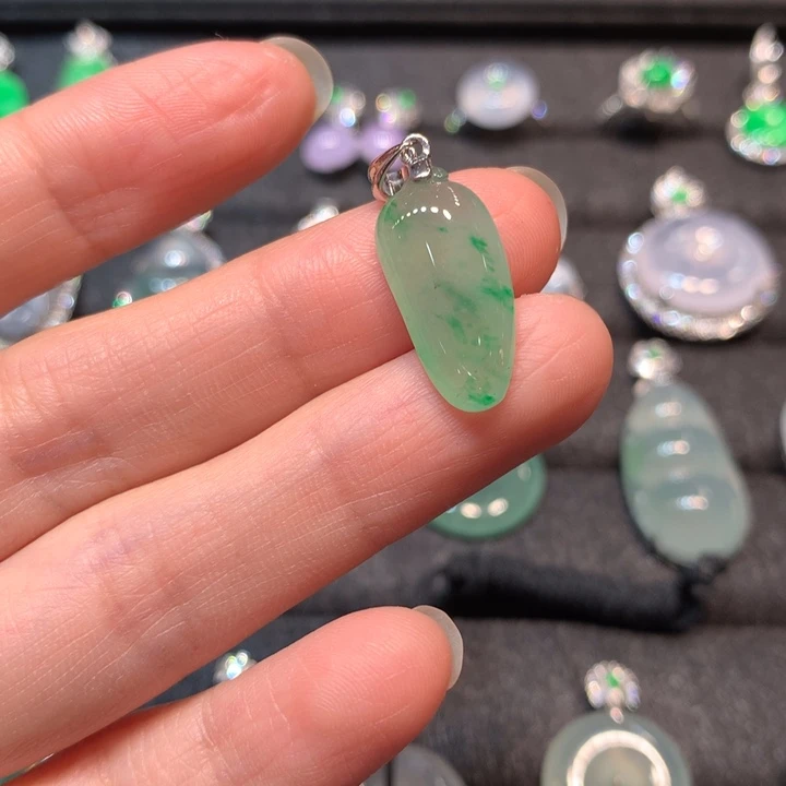 【闪购商品】颈饰18K金镶嵌翡翠翡翠