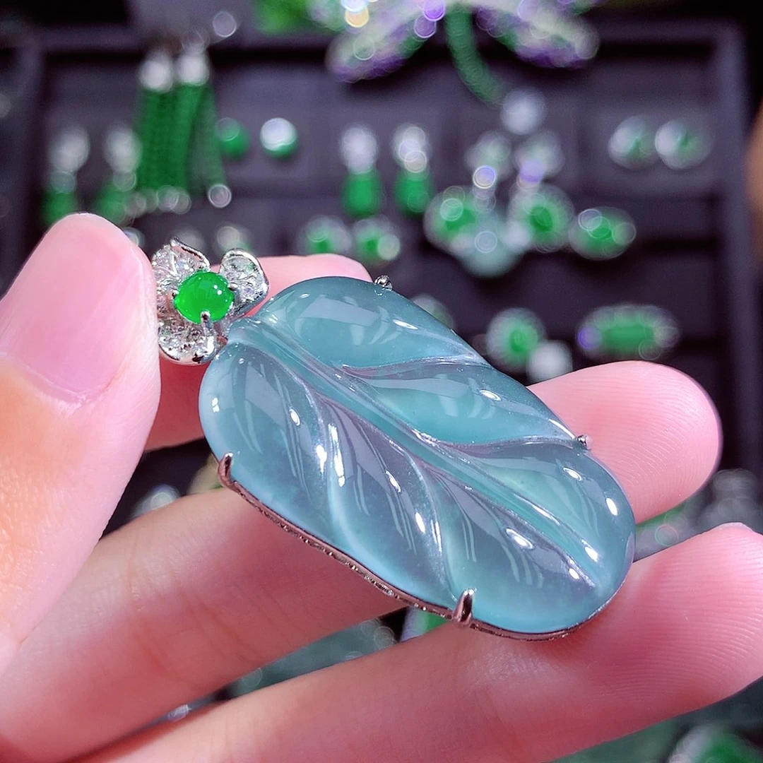 颈饰未镶嵌翡翠天然