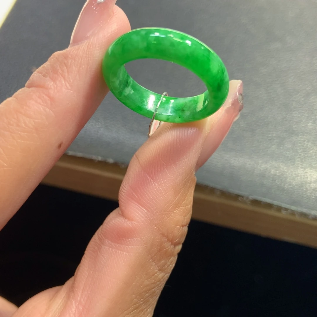 翡翠戒指未镶嵌翡翠