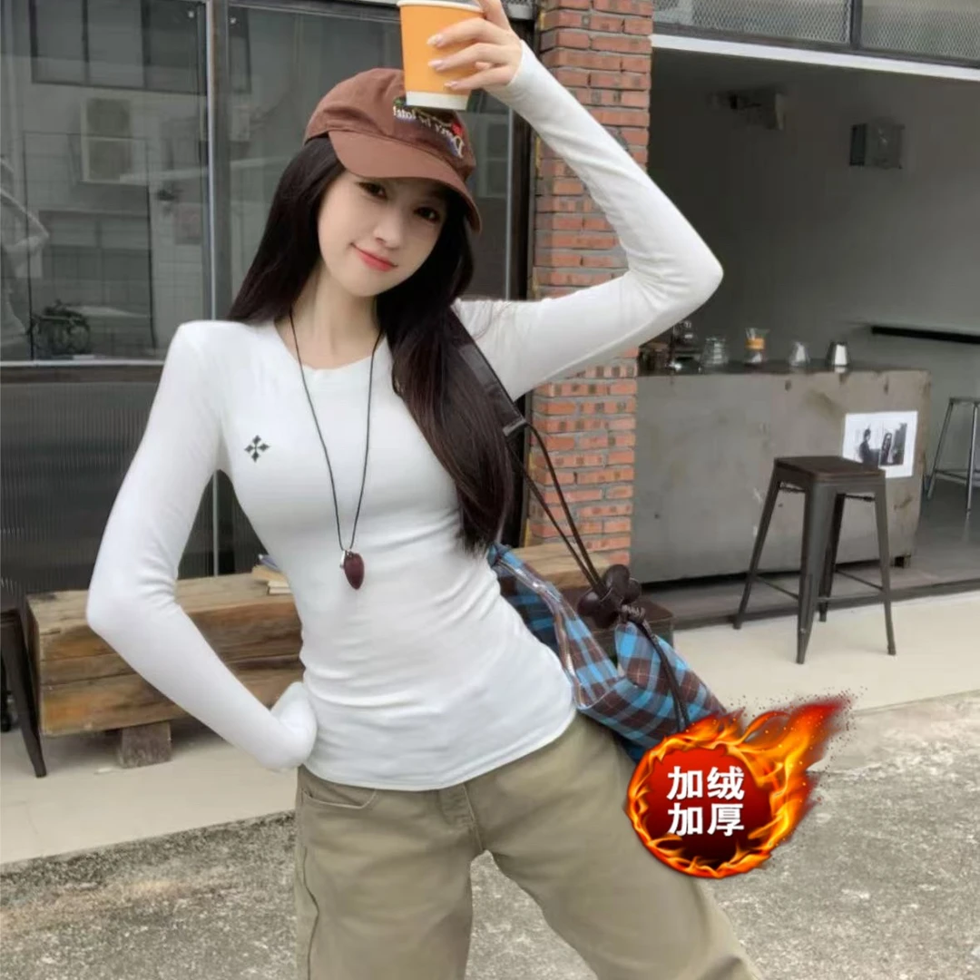 辣妹正肩圆领刺绣十字架长袖修身显瘦软糯秋冬打底衫女