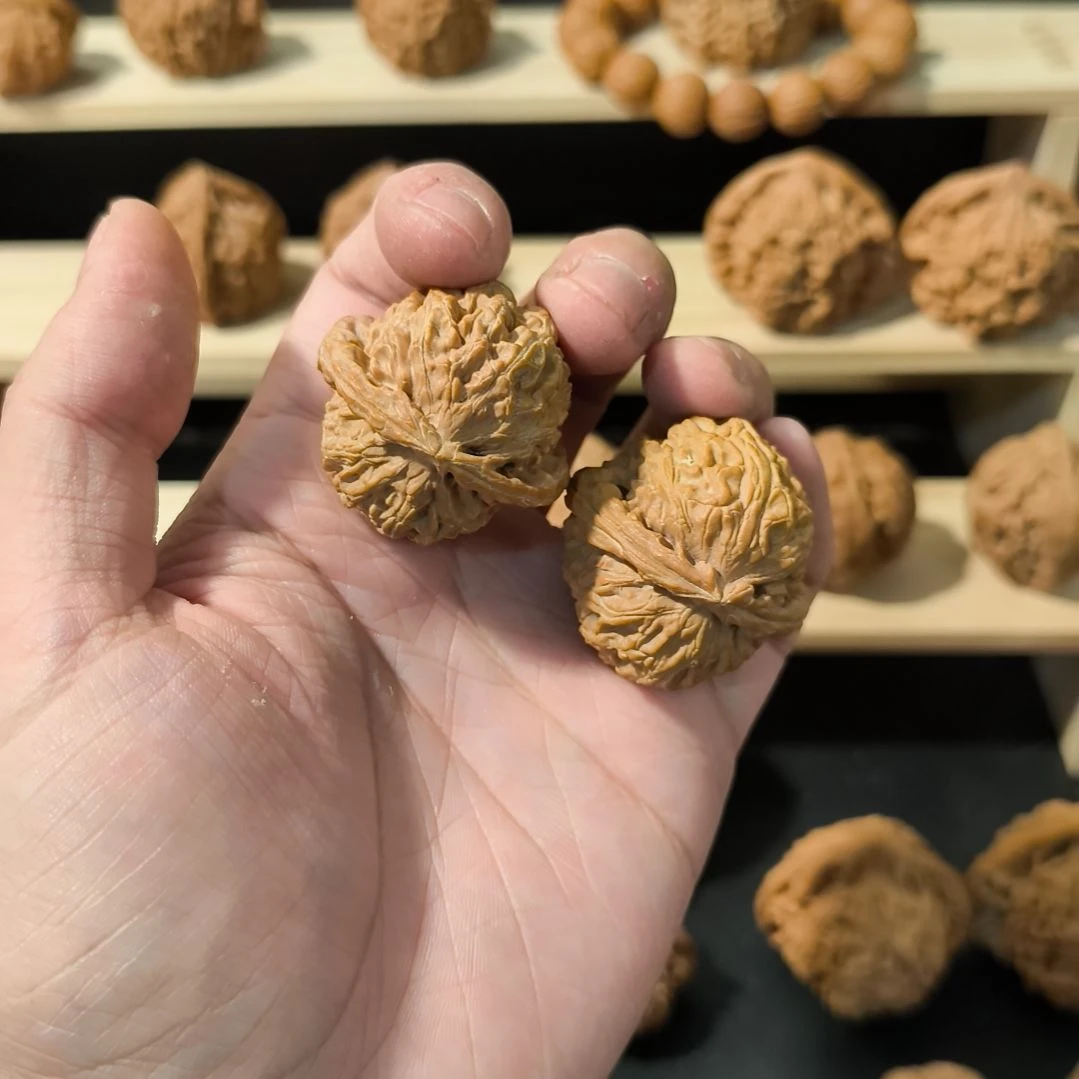 小***汾文玩核桃吊坠38白狮子