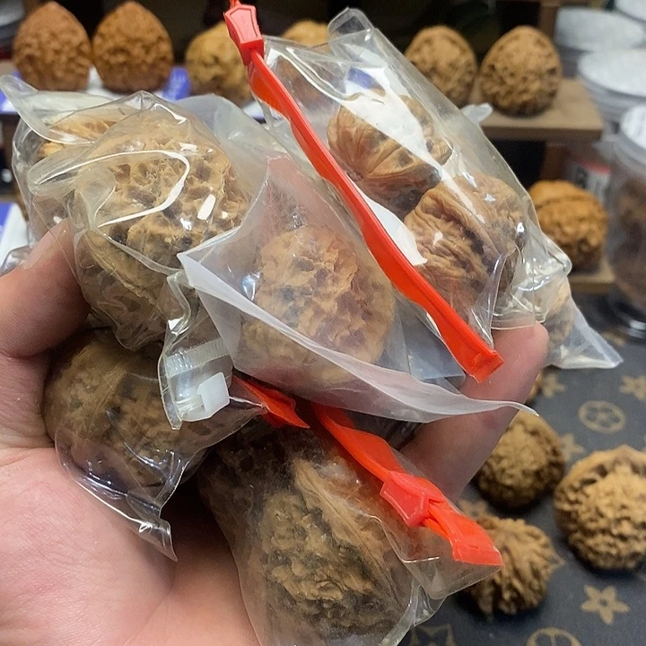 文玩核桃吊坠八对