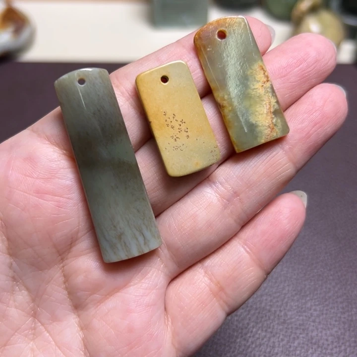 小***刀岫岩河磨玉（透闪石质玉）未镶嵌颈饰