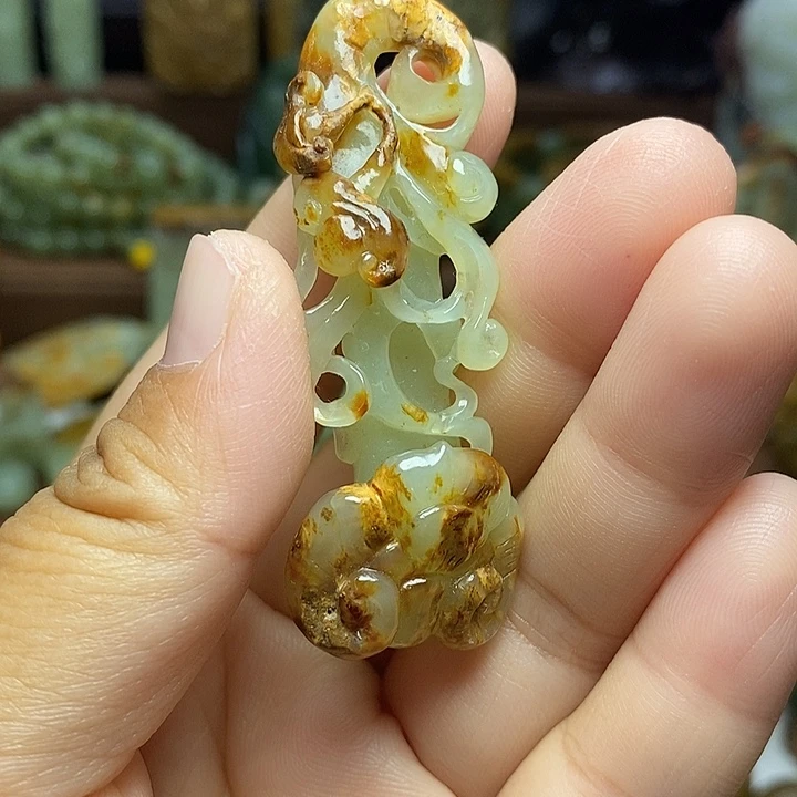 岫岩河磨玉（透闪石质玉）未镶嵌颈饰