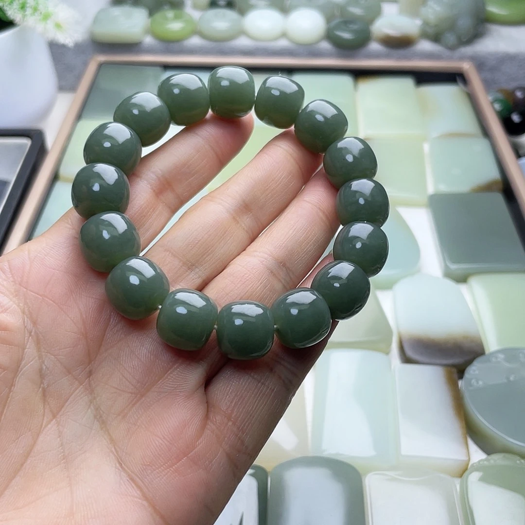颈饰未镶嵌和田玉（糖玉）许*