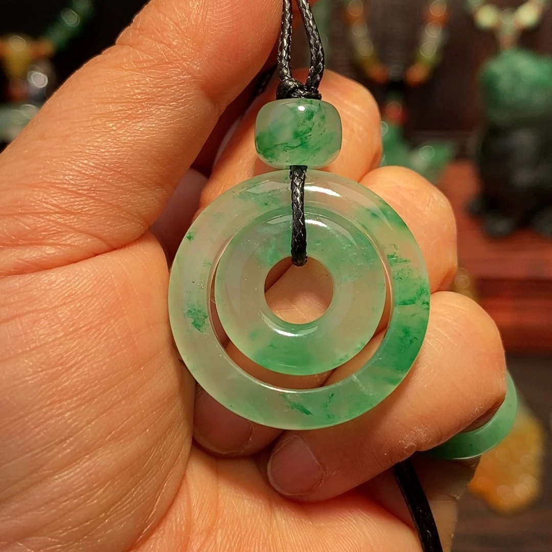 向***天石英质玉（非洲翠）未镶嵌挂件