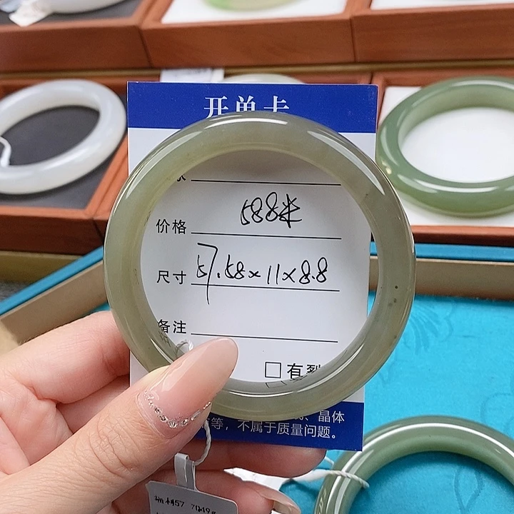 和田玉手镯未镶嵌