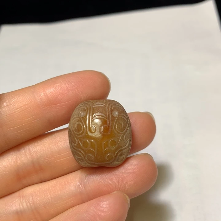 和田玉未镶嵌颈饰有*人