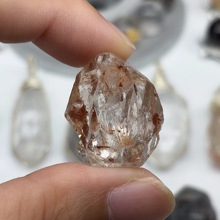 颈饰水晶未镶嵌巴基斯坦红泥闪灵钻25mm