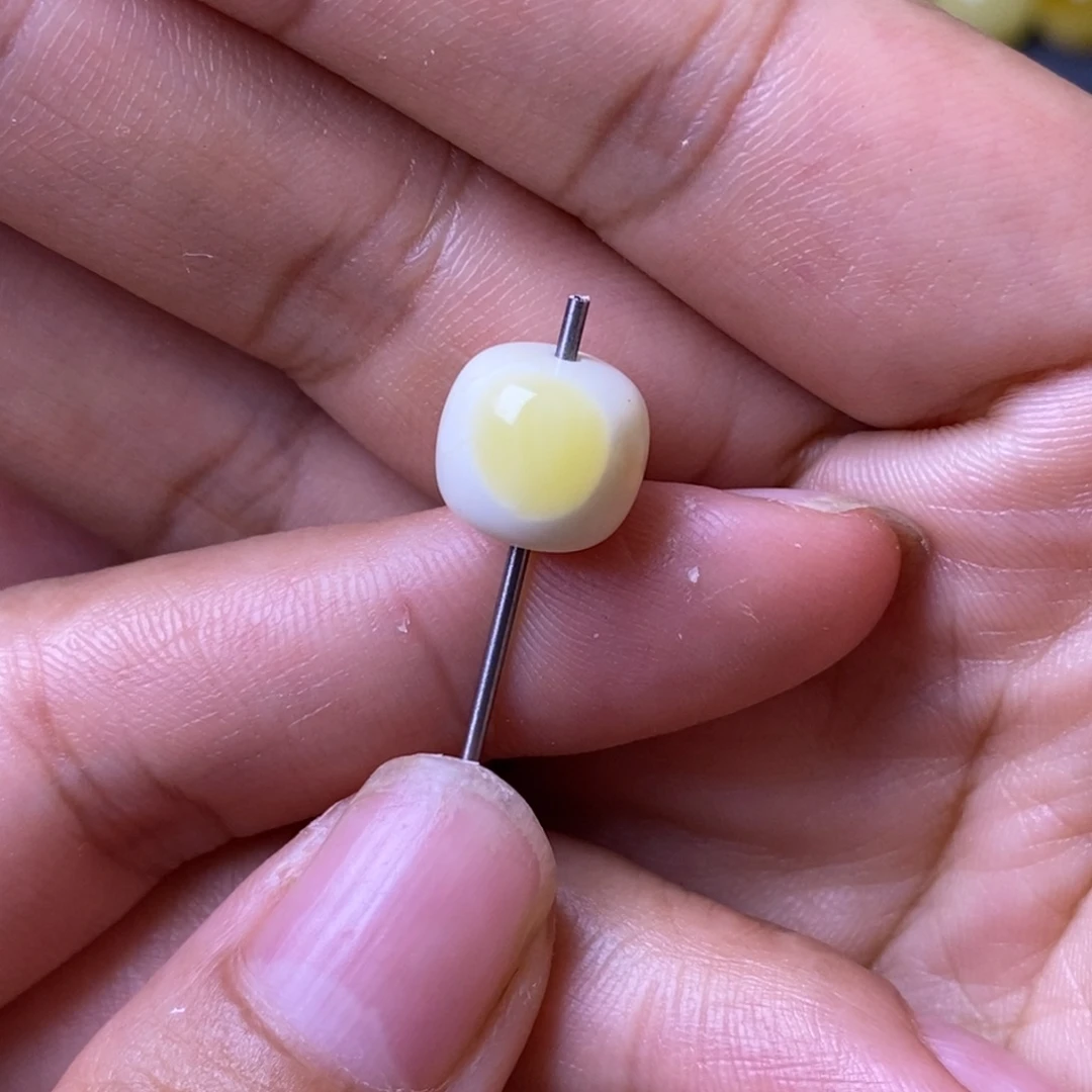 琥珀未镶嵌裸石金瓷白荷包蛋小老型10.3*9.6mm