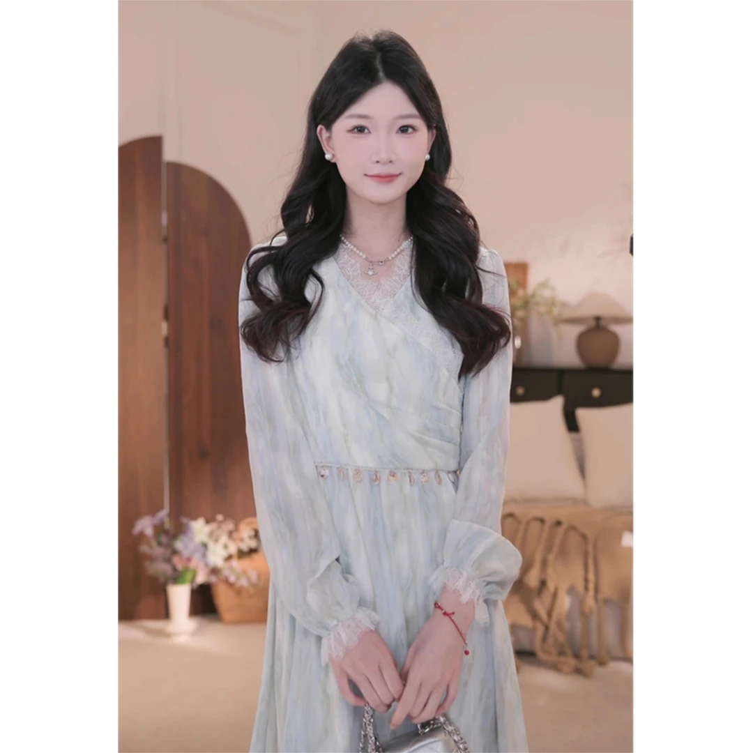 鹿向南「春日遐想」法式V领连衣裙女款25年春款气质显瘦裙子L53022