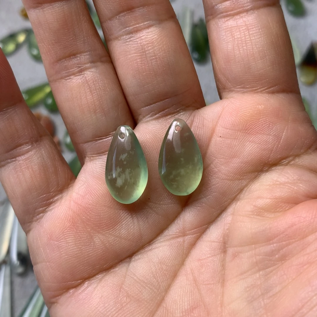 未镶嵌蛇纹石玉耳环