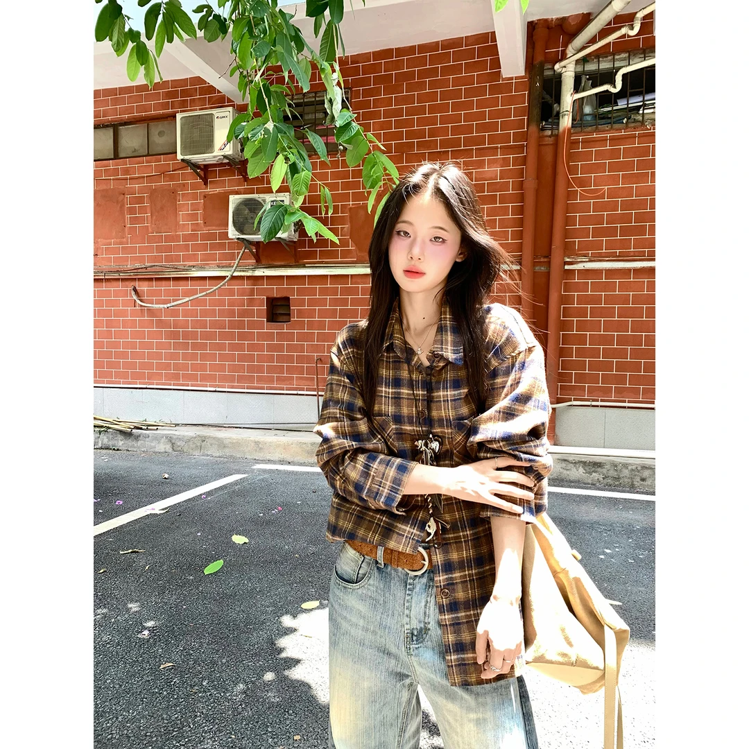 复古咖色格子衬衫女秋季款休闲宽松小个子中长款格纹百搭小众外套