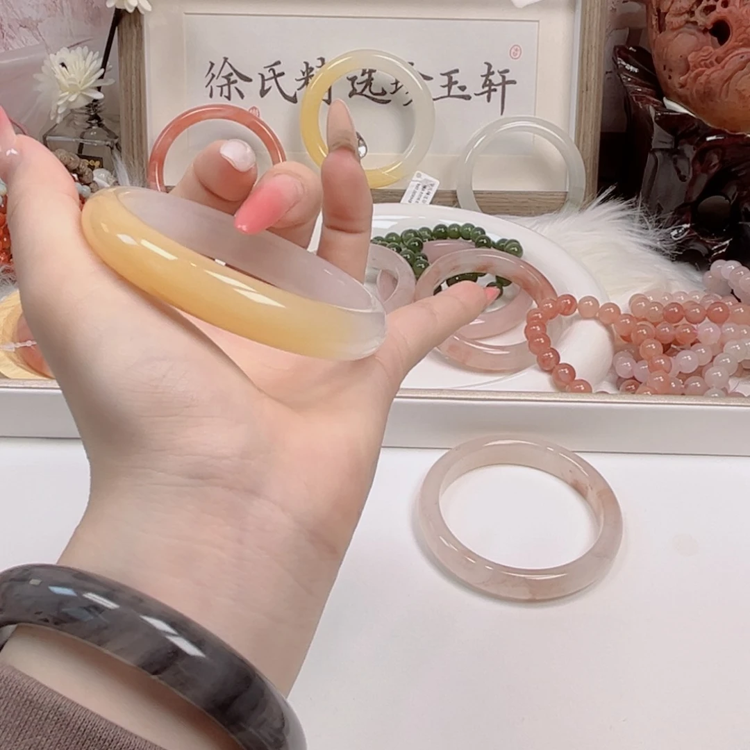 未镶嵌手镯石英质玉登****儿