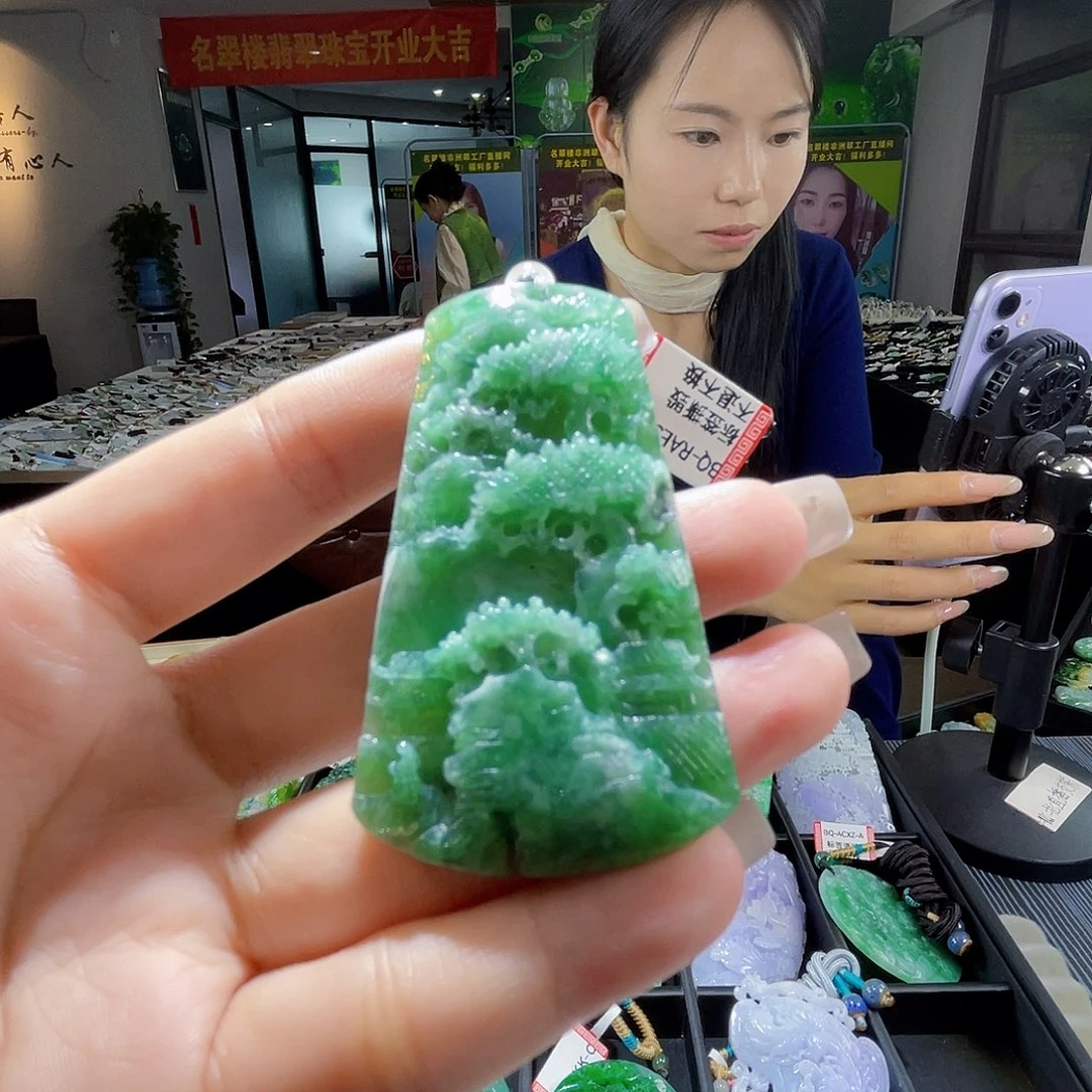 颈饰未镶嵌翡翠一个