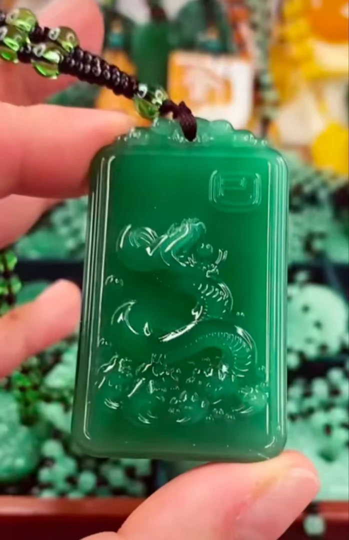 2.深绿蛇牌经典百搭男女同款吊坠