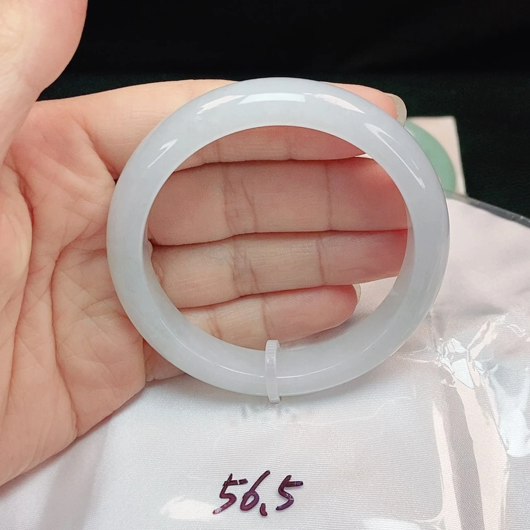 翡翠手镯未镶嵌正圈