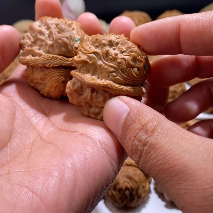 2***6文玩核桃把件纯手工雕刻文玩核桃