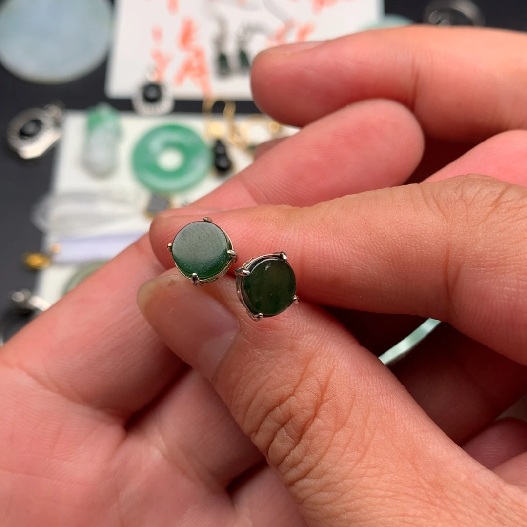 翡翠未镶嵌颈饰肥****咪